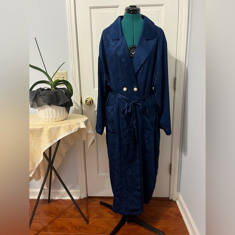 90’s Victoria’s Secret robe gold label size L